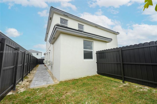 18690 SW 136th Court 3, Miami, FL 33177