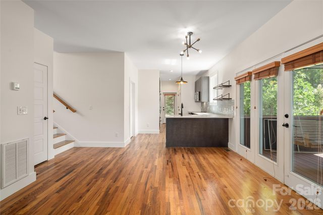 73 Downing Street, Asheville, NC 28806