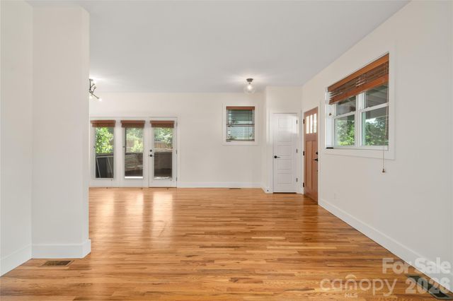 73 Downing Street, Asheville, NC 28806