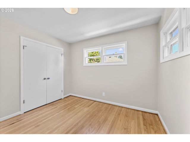 7820 Se SALMON St, Portland, OR 97215