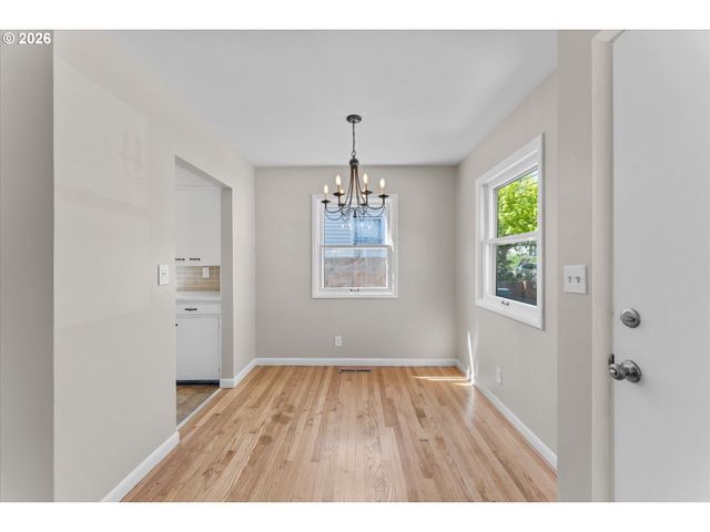 7820 Se SALMON St, Portland, OR 97215