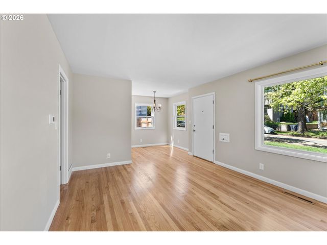 7820 Se SALMON St, Portland, OR 97215