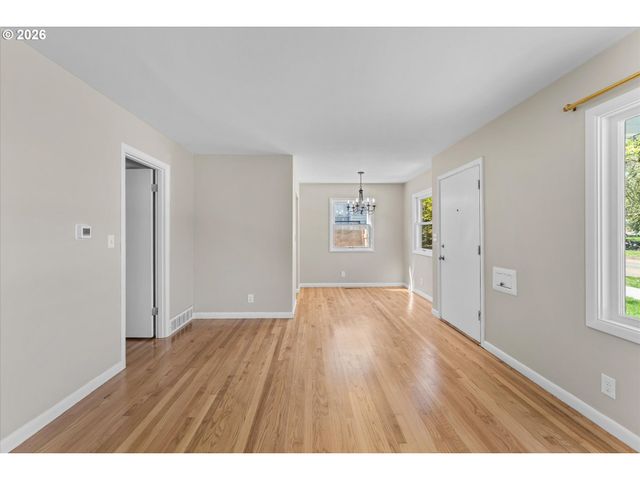 7820 Se SALMON St, Portland, OR 97215