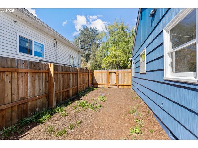 7820 Se SALMON St, Portland, OR 97215