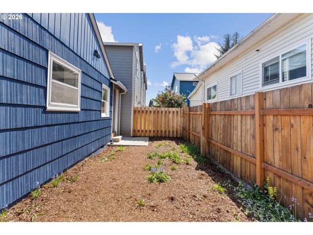 7820 Se SALMON St, Portland, OR 97215