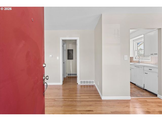 7820 Se SALMON St, Portland, OR 97215