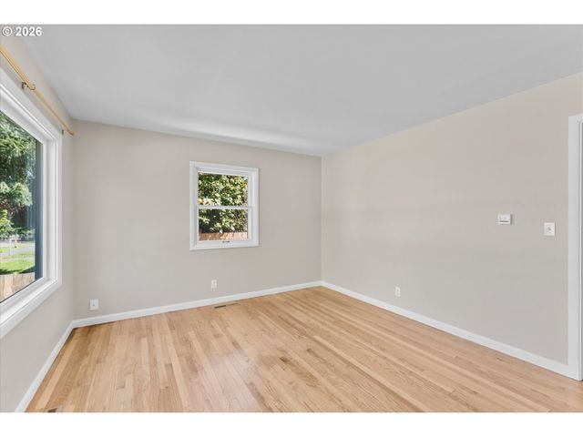 7820 Se SALMON St, Portland, OR 97215