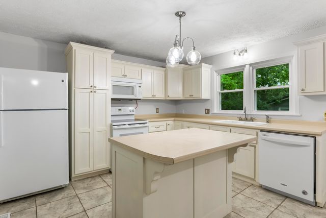 79 Central Avenue, Berea, KY 40403