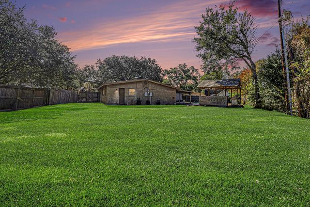 915 Merriman Court Court, Friendswood, TX 77546