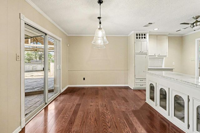 915 Merriman Court Court, Friendswood, TX 77546