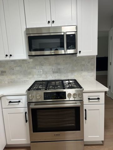 1106 Waukegan Road, Deerfield, IL 60015