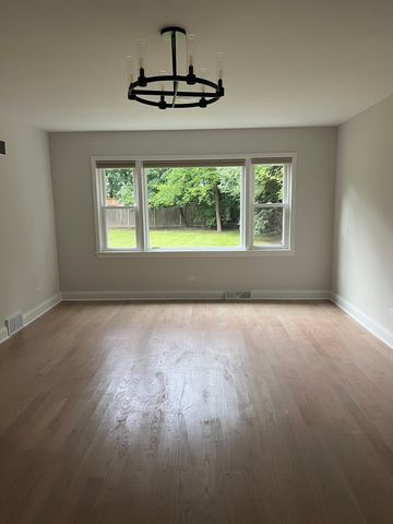 1106 Waukegan Road, Deerfield, IL 60015