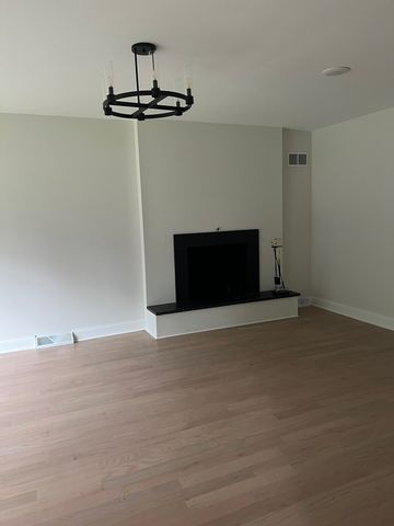 1106 Waukegan Road, Deerfield, IL 60015