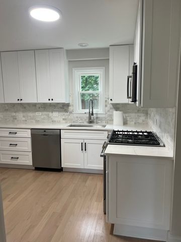 1106 Waukegan Road, Deerfield, IL 60015