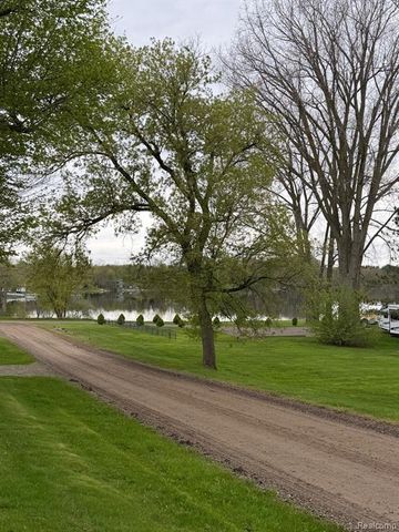 6435 11th Street, Otter Lake, MI 48464