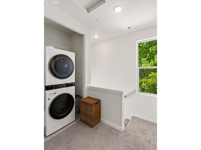 64 Ne STANTON St, Portland, OR 97212