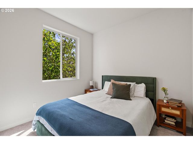 64 Ne STANTON St, Portland, OR 97212
