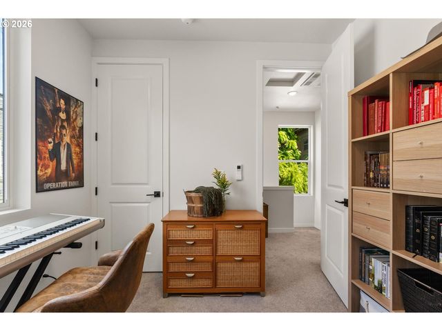 64 Ne STANTON St, Portland, OR 97212