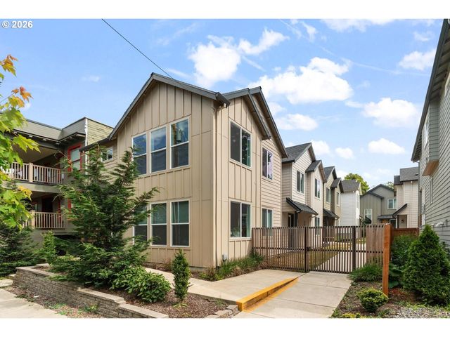 64 Ne STANTON St, Portland, OR 97212