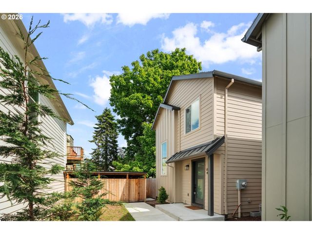64 Ne STANTON St, Portland, OR 97212