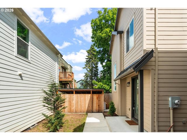64 Ne STANTON St, Portland, OR 97212