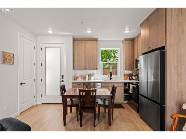 64 Ne STANTON St, Portland, OR 97212