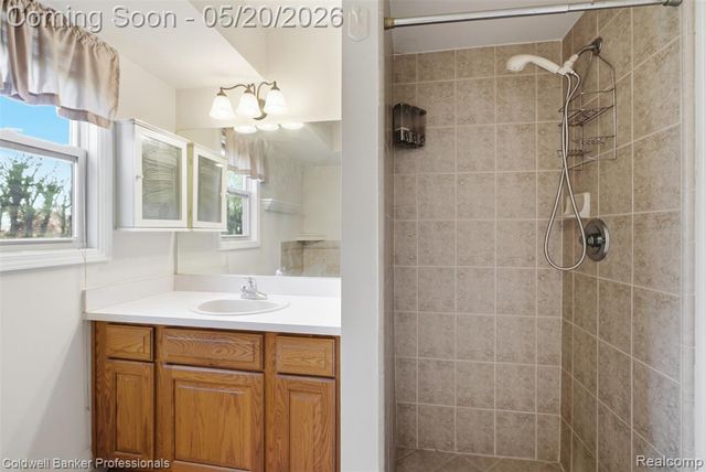 21527 N Tangel Drive, Macomb, MI 48044