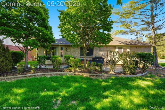 21527 N Tangel Drive, Macomb, MI 48044