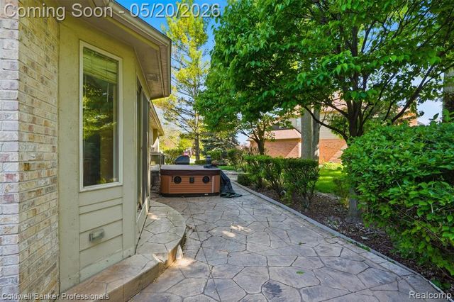 21527 N Tangel Drive, Macomb, MI 48044