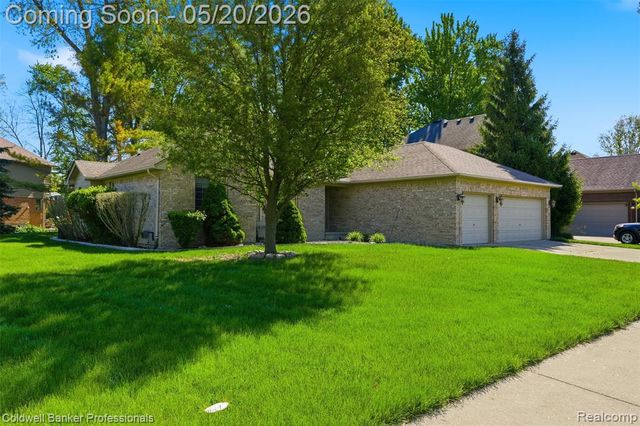 21527 N Tangel Drive, Macomb, MI 48044