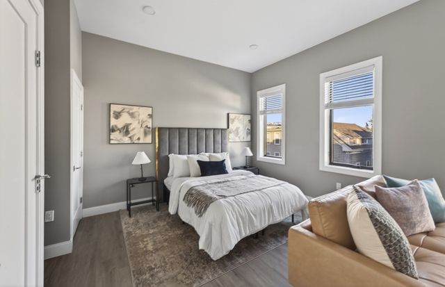 656 Saratoga 212, Boston, MA 02128