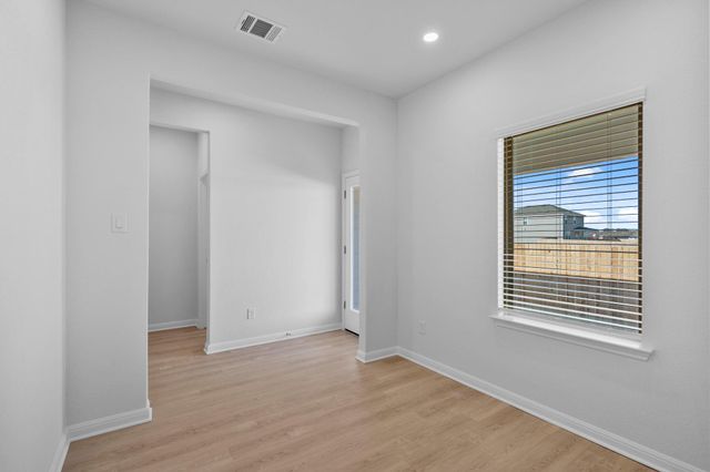 129 Hatari TRL, Jarrell, TX 76537