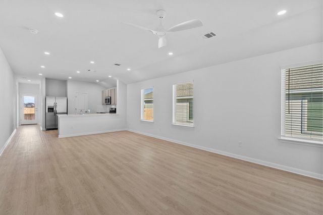 129 Hatari TRL, Jarrell, TX 76537