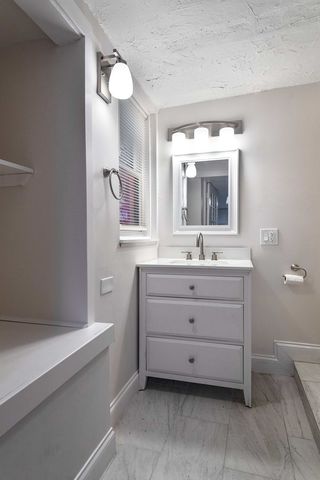 1155 Saint Johns Avenue H, Highland Park, IL 60035