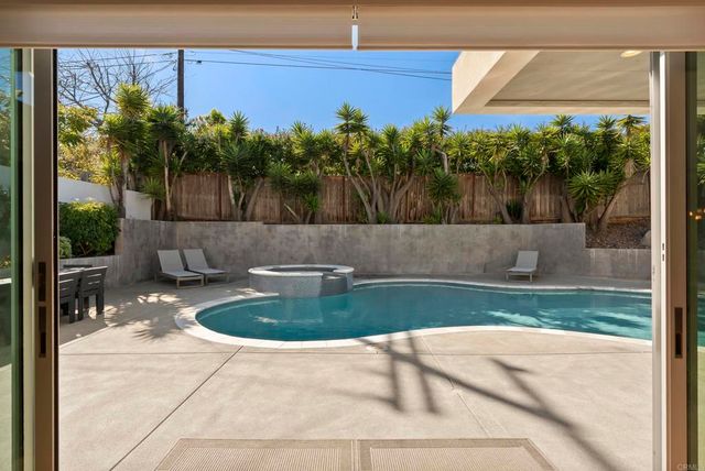 419 Parkwood Ln, Encinitas, CA 92024