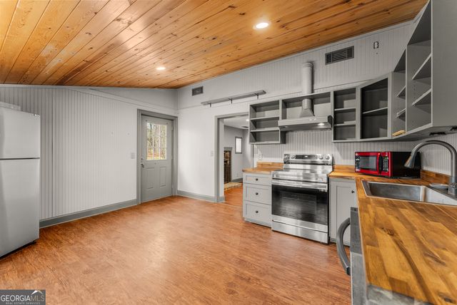 1295 Wall Bridge Loop Road, Clarkesville, GA 30523