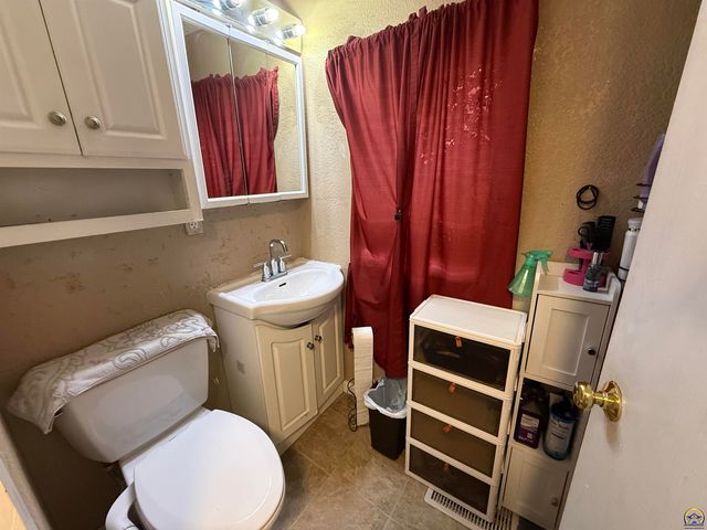 1519 SW Washburn AVE, Topeka, KS 66604