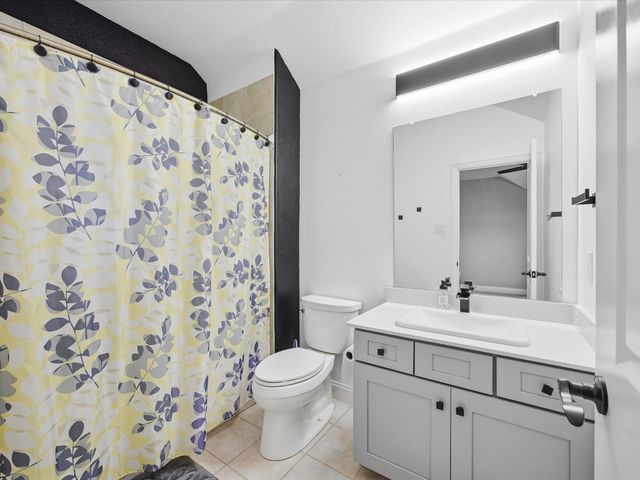 1056 Mesa Crest Drive, Fort Worth, TX 76052
