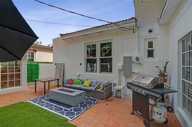 1365 SW 18th St, Miami, FL 33145