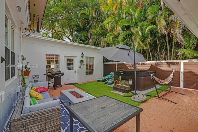 1365 SW 18th St, Miami, FL 33145