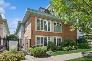 609 South Boulevard E, Oak Park, IL 60302