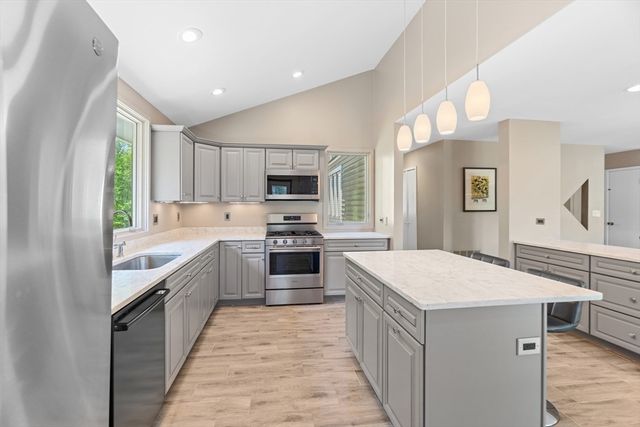 241 Perryville Rd, Rehoboth, MA 02769