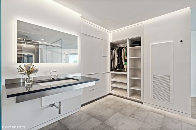 401 N Wabash Avenue 84F, Chicago, IL 60611