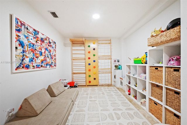 200 W Mashta Dr, Key Biscayne, FL 33149