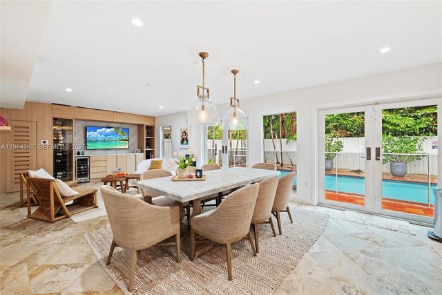 200 W Mashta Dr, Key Biscayne, FL 33149