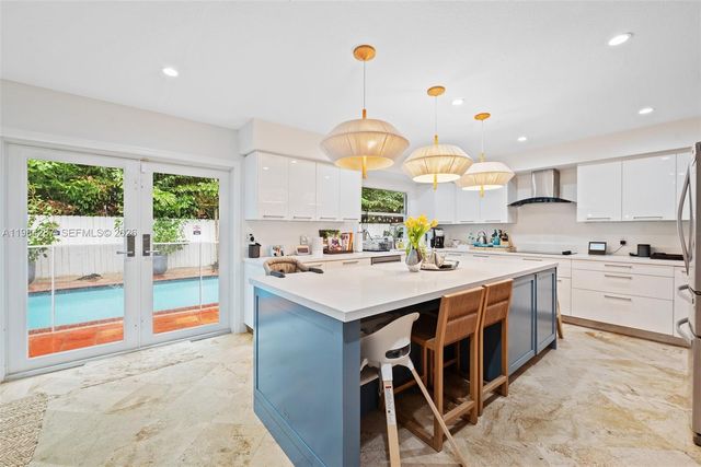 200 W Mashta Dr, Key Biscayne, FL 33149