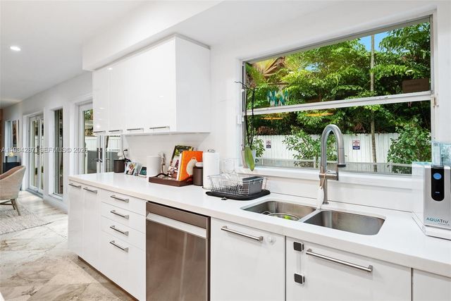 200 W Mashta Dr, Key Biscayne, FL 33149