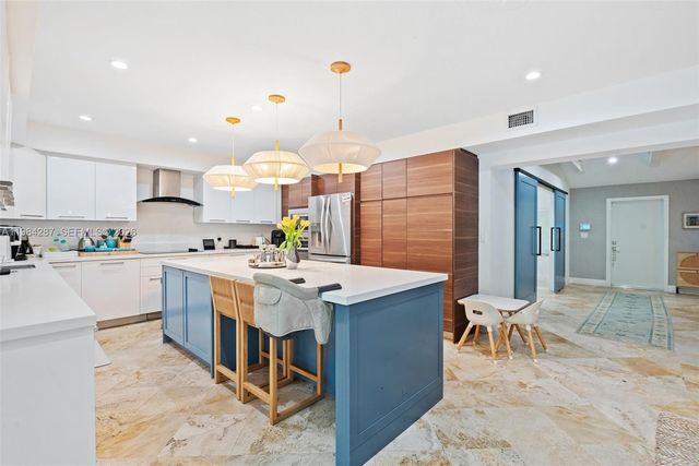 200 W Mashta Dr, Key Biscayne, FL 33149