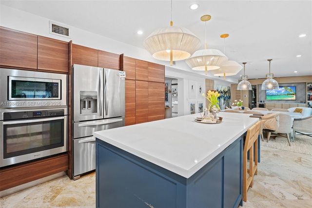 200 W Mashta Dr, Key Biscayne, FL 33149