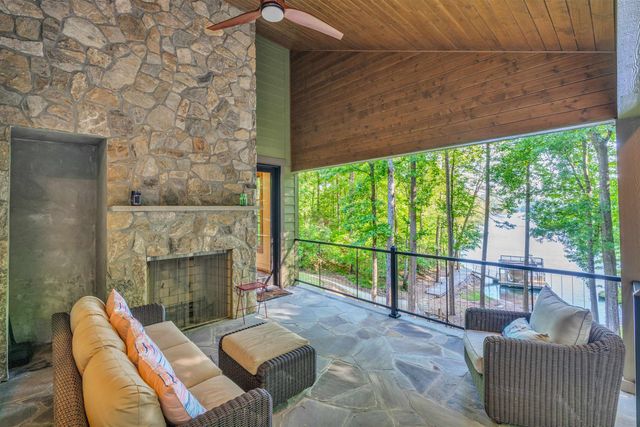 304 Trottingwolf Trail, Sunset, SC 29685